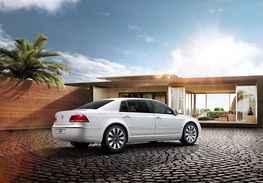 輝騰大使中國(guó)行 新雙立呈現(xiàn)玻璃工廠氣質(zhì)