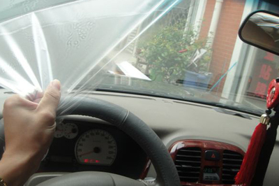 一、怎樣去除汽車玻璃舊車膜