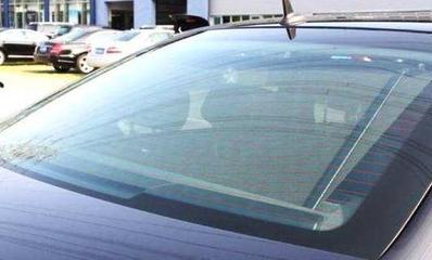 車后擋風玻璃上的橫線是干嘛的?老司機:不懂的白開這么多年車