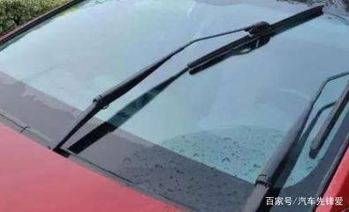 汽車擋風玻璃總是刮不干凈?都是油膜惹的禍,老司機教你解決它!