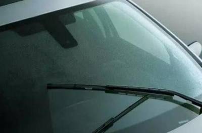 汽車擋風玻璃怎么擦干凈 好方法要試試
