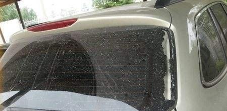 汽車后擋風玻璃為啥那么多橫線聽老司機說完,立馬把車膜撕了