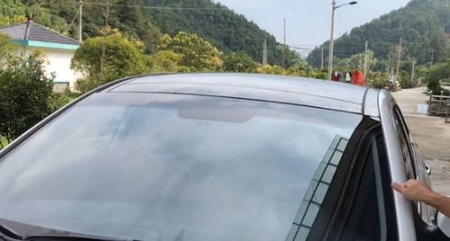 汽車玻璃有水痕擦不掉怎么辦啊