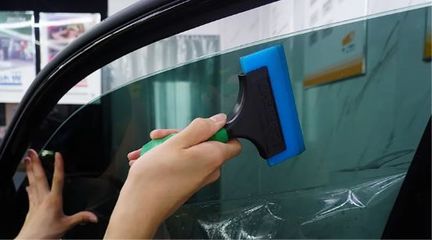 汽車玻璃膜貼在里面還是外邊