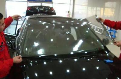 汽車玻璃應(yīng)該貼膜嗎？專家觀點(diǎn)詳解