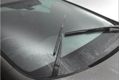 汽車前擋風玻璃清潔小妙招，讓您的車玻璃一塵不染！