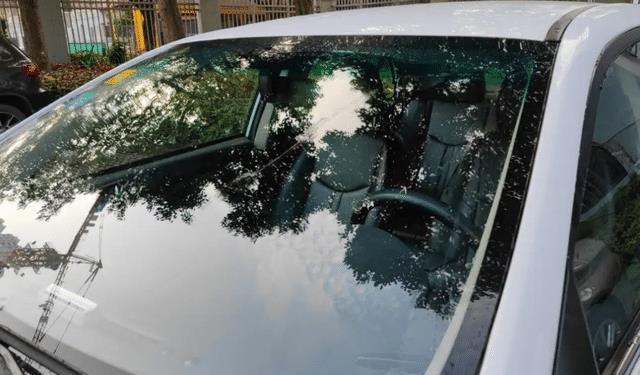 汽車玻璃防霧防雨神器 長效除霧膜與驅水噴劑的全方位解析