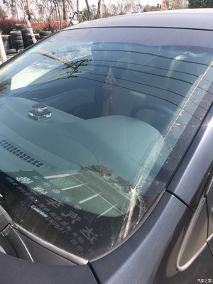 新英朗前擋風玻璃自然開裂 原因探究與應對指南