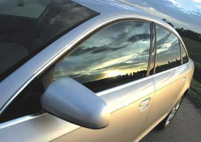 新手司機(jī)買車 汽車玻璃到底該不該貼膜？看完你就知道了